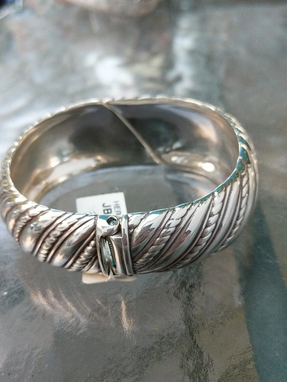 Brighton hinged cuff